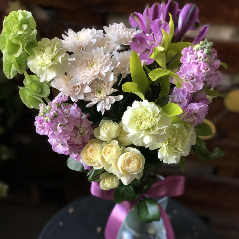 Цветы для вазы в ярких оттенках